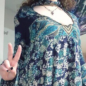 long sleeve open back top size XS blue floral boho